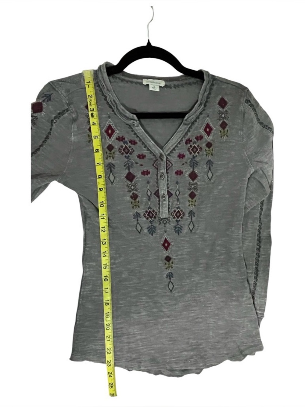 Sundance Grey Embroidered V Neck Willow Geo Henley Size Small - Picture 9 of 9